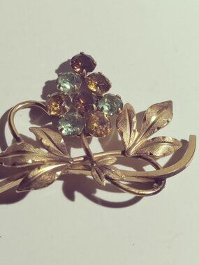 Vintage Style Rhinestone Flower Brooch